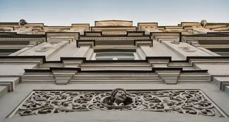 Istorinio pastato fasado detalės